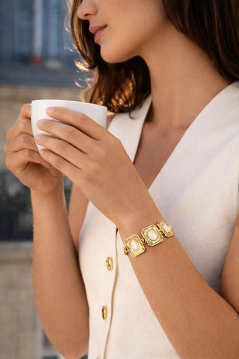 Bracelet doré avec pierres naturelles et éléments rectangulaires