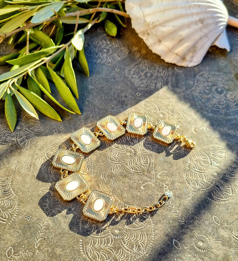 Bracelet doré avec pierres naturelles et éléments rectangulaires