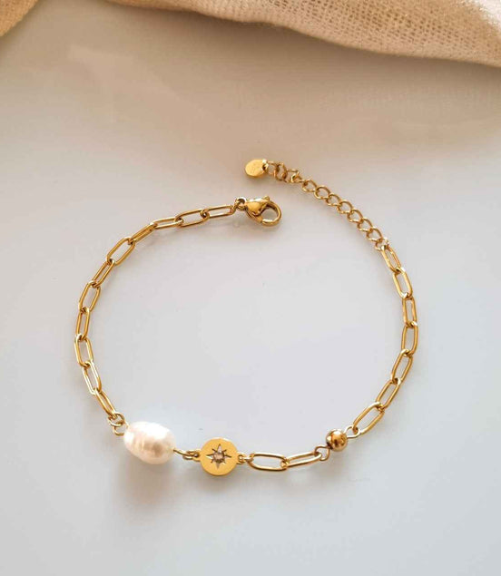 Zartes Armkettchen Goldfarben – mit Süßwasserperle, Stern und Strassstein