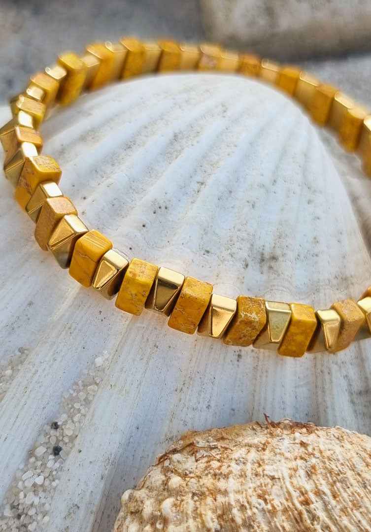 Elastisches Armband Goldfarben – mit Jaspissteinen