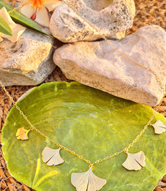 Ginkgo Halskette Gold mit fünf Ginkgo-Blättern
