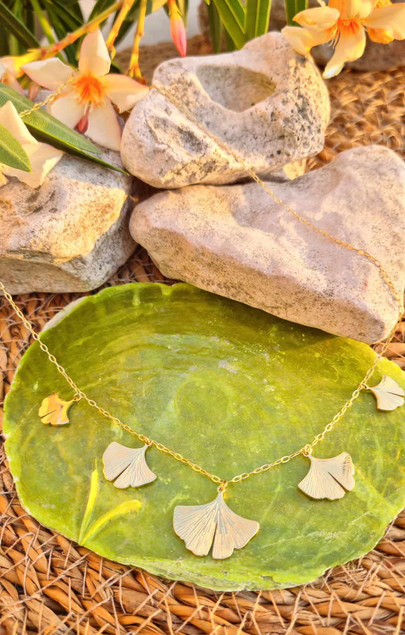 Ginkgo Halskette Gold mit fünf Ginkgo-Blättern