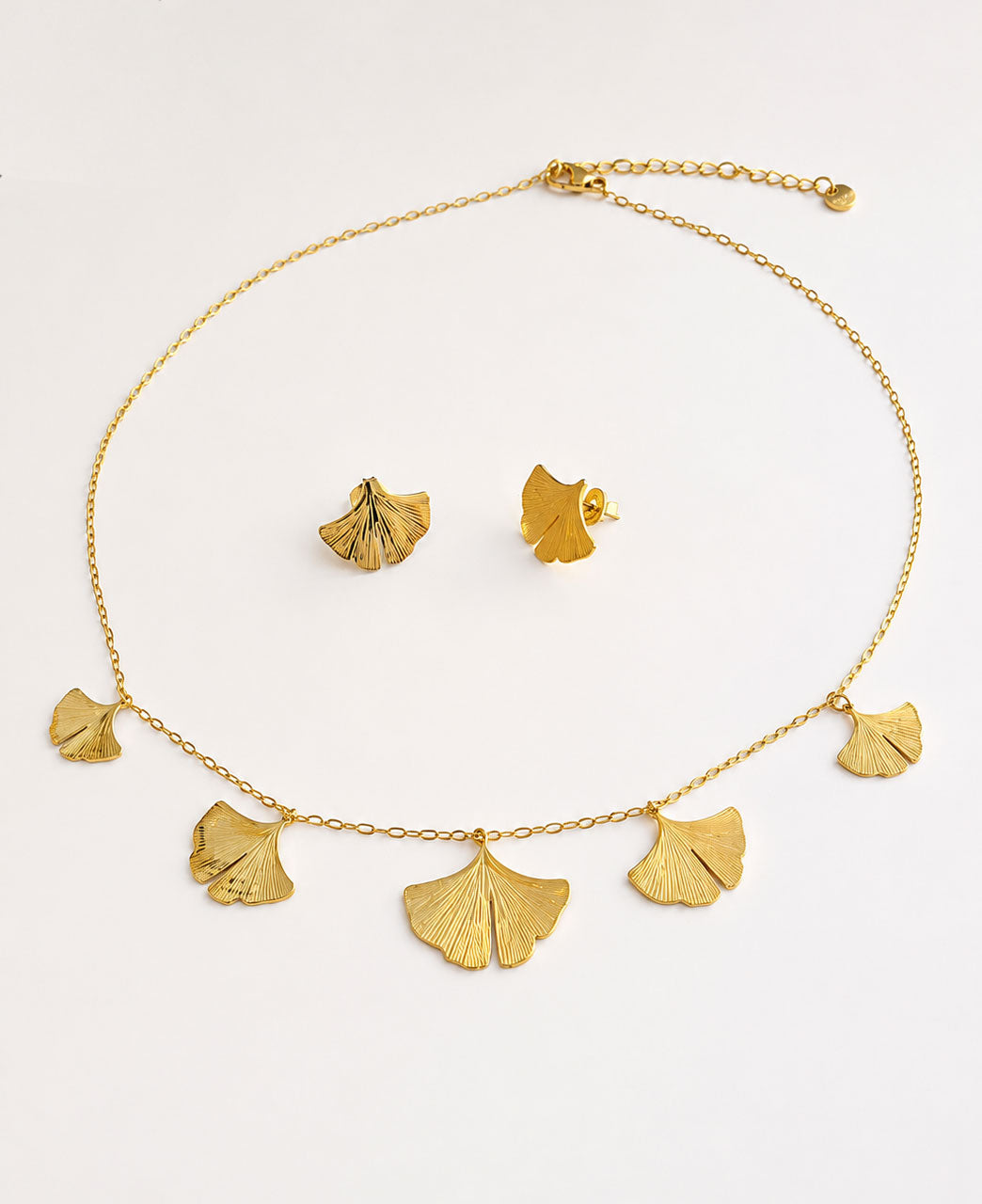 Ginkgo Halskette Gold mit fünf Ginkgo-Blättern