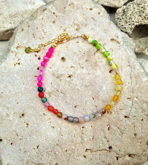 Chakra-Armband aus Achat mit farbenfrohen Natursteinperlen